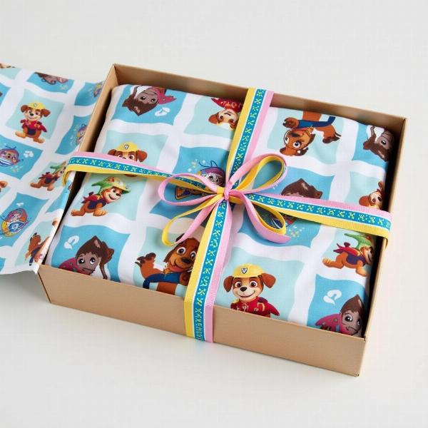 Paw Patrol Decke mit Namen als Geschenk verpackt